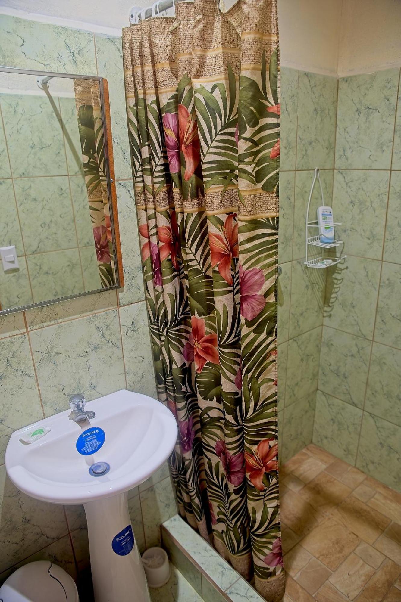 Mar Caribe Pv Hotel Puerto Viejo de Talamanca Екстериор снимка